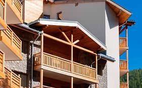 Residence Arya - Living Stone